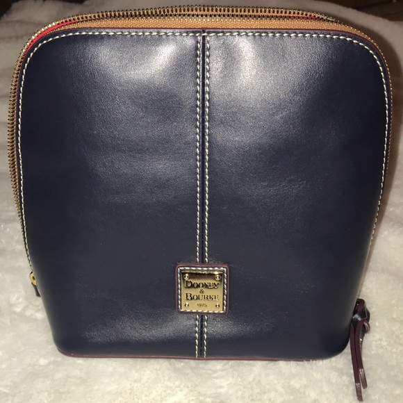 Dooney & Bourke Handbags - DOONEY CROSSBODY